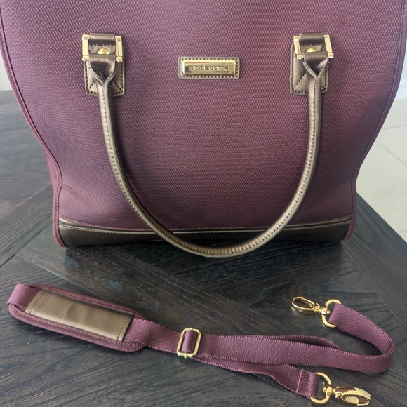 Liz Claiborne Burgundy Travel Bag - Picture 4 of 5